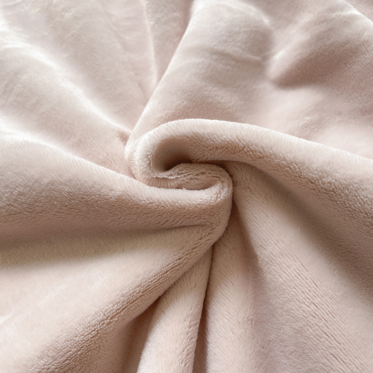 91家纺网 家纺一手货源 找家纺 酱子 2025新款纯色双拼牛奶绒四件套190克 桃粉+米灰