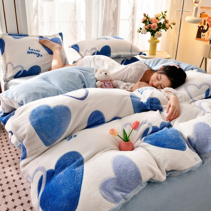 91家纺网 家纺一手货源 找家纺 牵梦萦 2025新款雪花绒小清新印花四件套 真爱心语