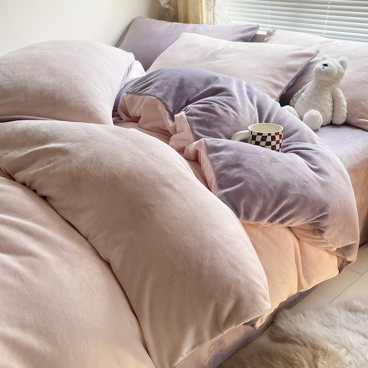 91家纺网 家纺一手货源 找家纺 酱子 2025新款纯色双拼牛奶绒四件套190克 桃粉+浅紫