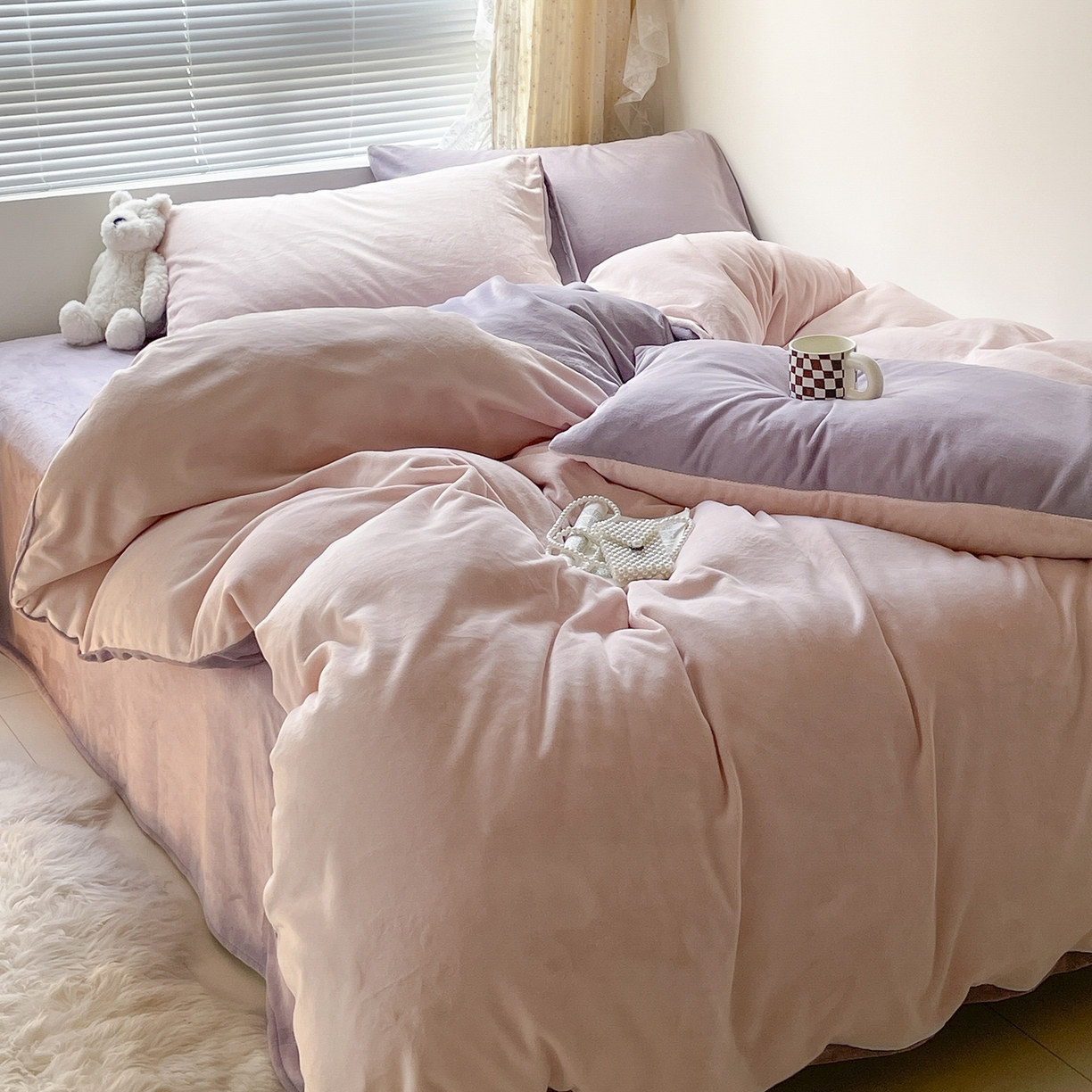 91家纺网 家纺一手货源 找家纺 酱子 2025新款纯色双拼牛奶绒四件套190克 桃粉+浅紫