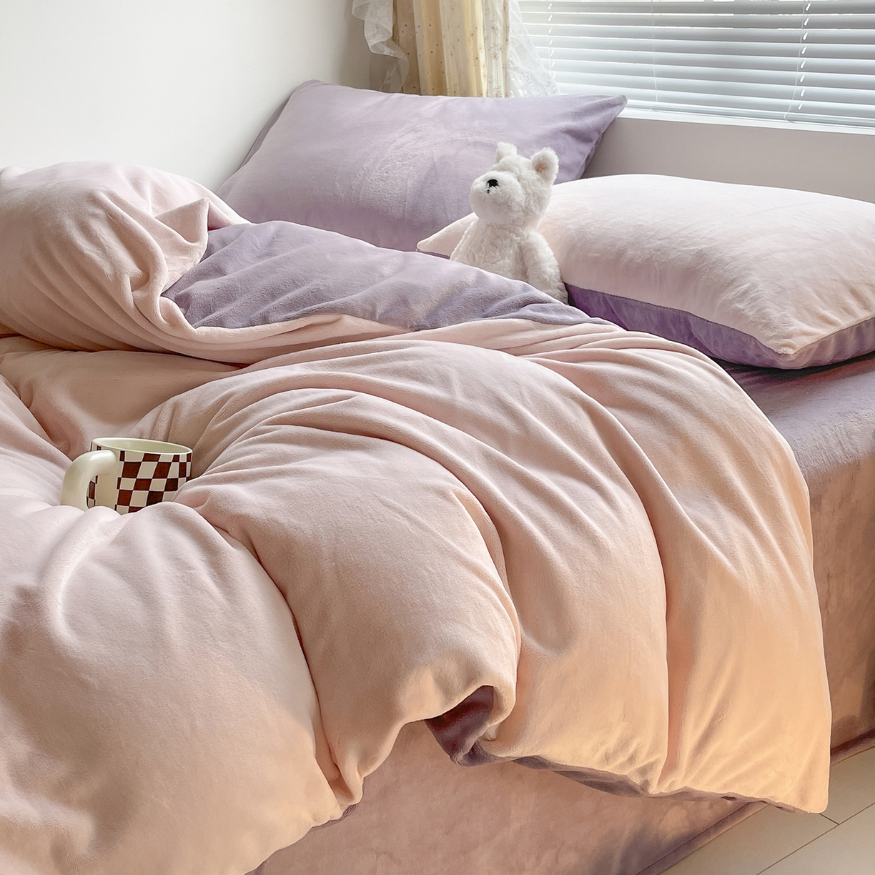 91家纺网 家纺一手货源 找家纺 酱子 2025新款纯色双拼牛奶绒四件套190克 桃粉+浅紫