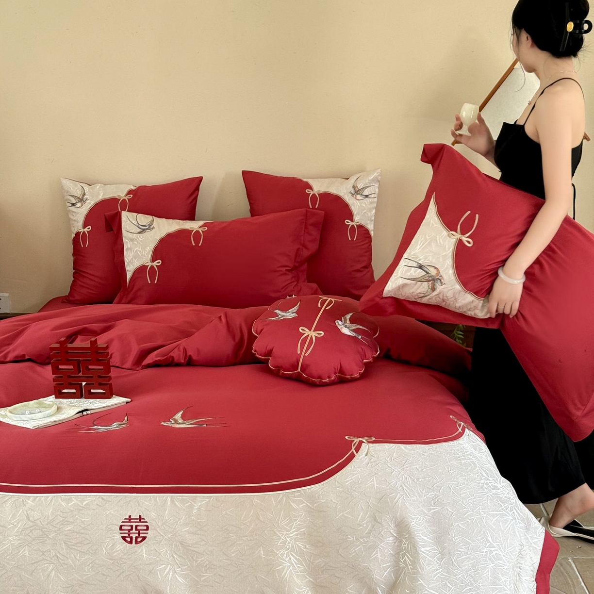 91家纺网 家纺一手货源 找家纺 （总）西西家居 25新款100支长绒棉高精密提花拼接大红婚庆四件套-比翼双飞