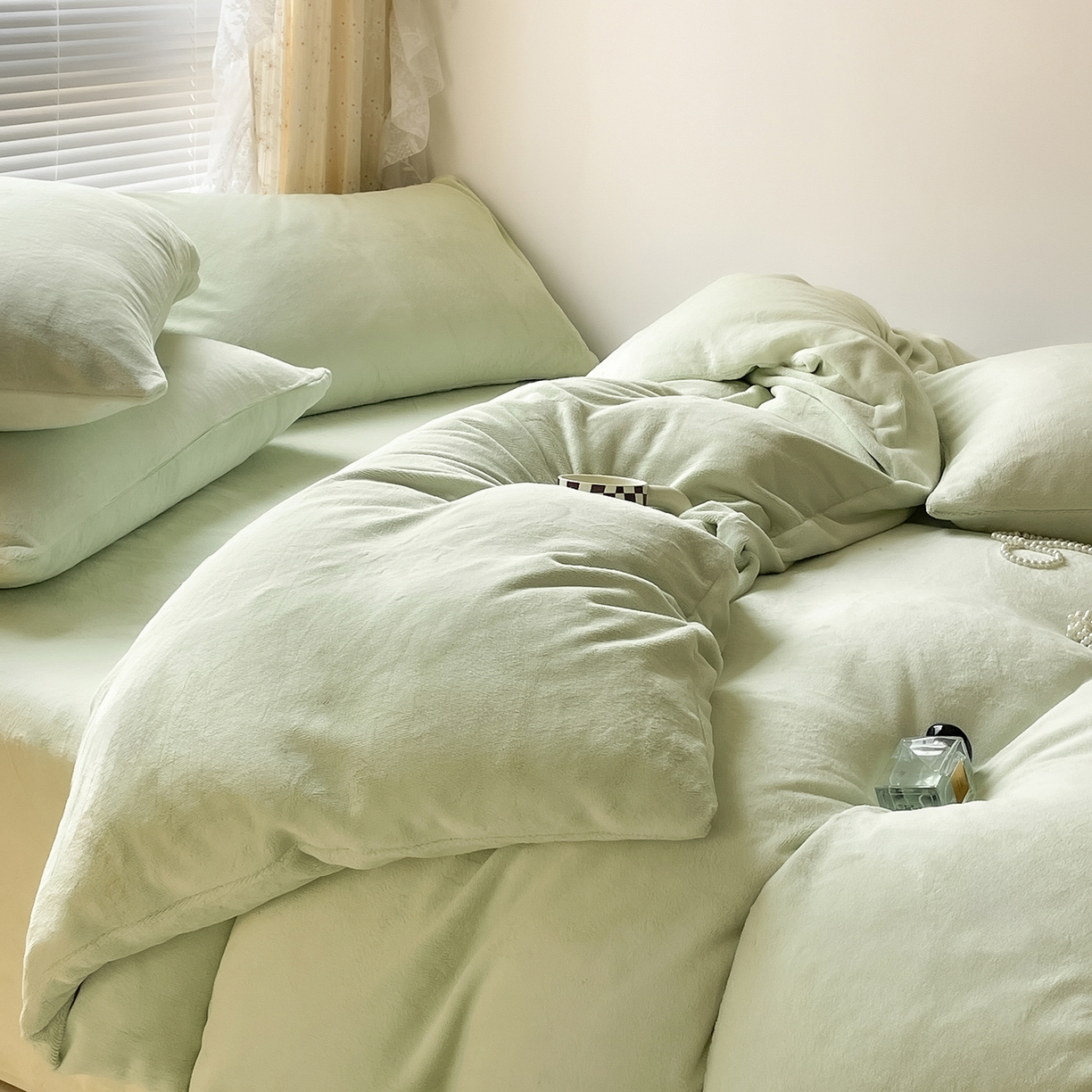 91家纺网 家纺一手货源 找家纺 酱子 2025新款纯色双拼牛奶绒四件套190克 芽绿