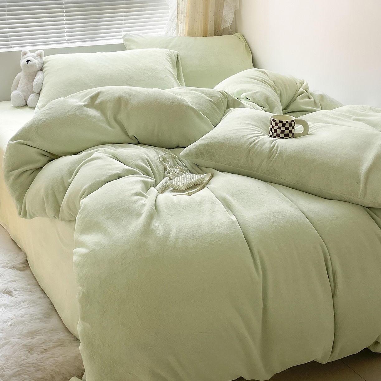 91家纺网 家纺一手货源 找家纺 酱子 2025新款纯色双拼牛奶绒四件套190克 芽绿