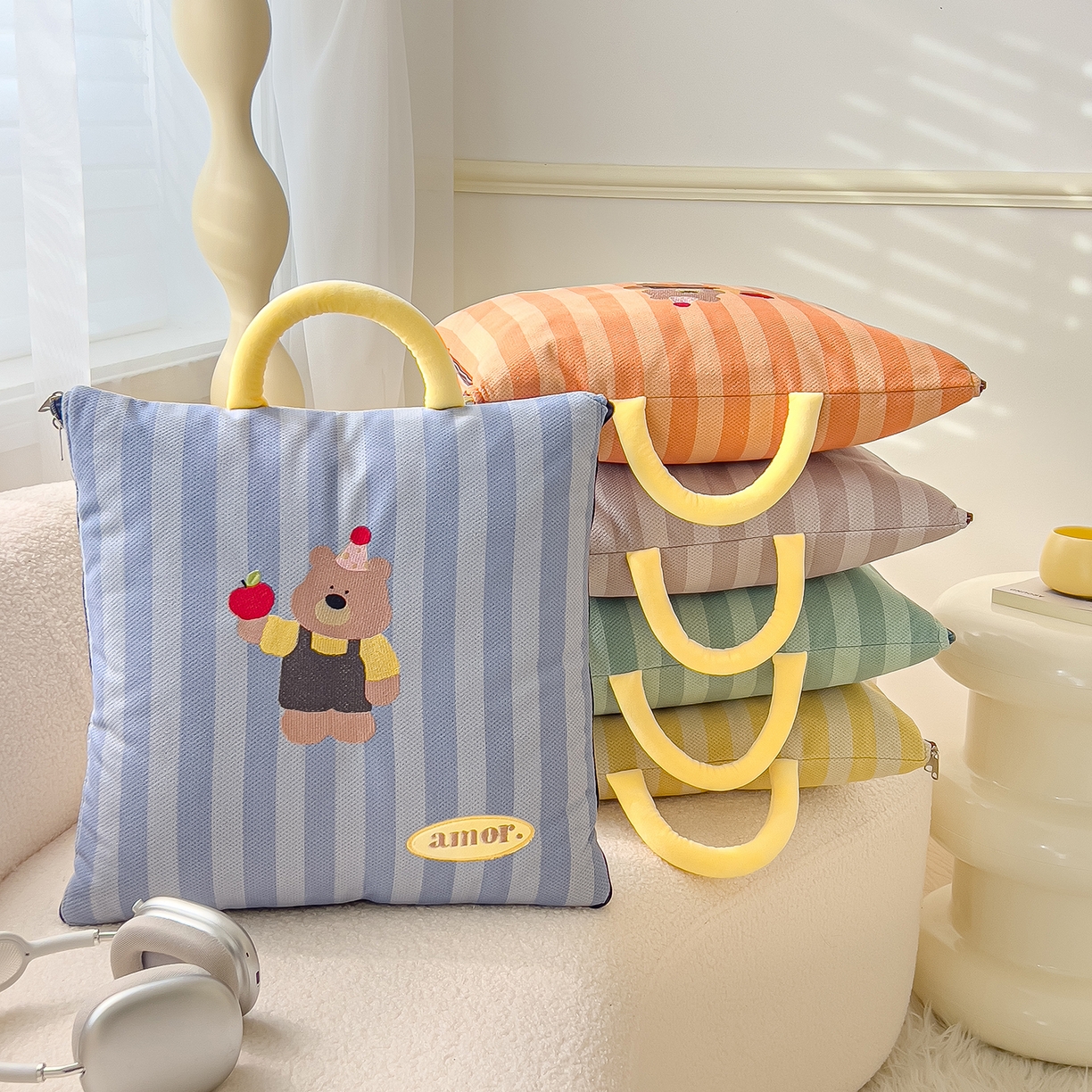 91家纺网 家纺一手货源 找家纺 （总）诺可 2025新款可爱小熊刺绣抱枕被