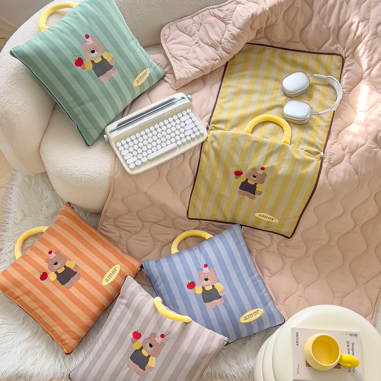 91家纺网 家纺一手货源 找家纺 （总）诺可 2025新款可爱小熊刺绣抱枕被