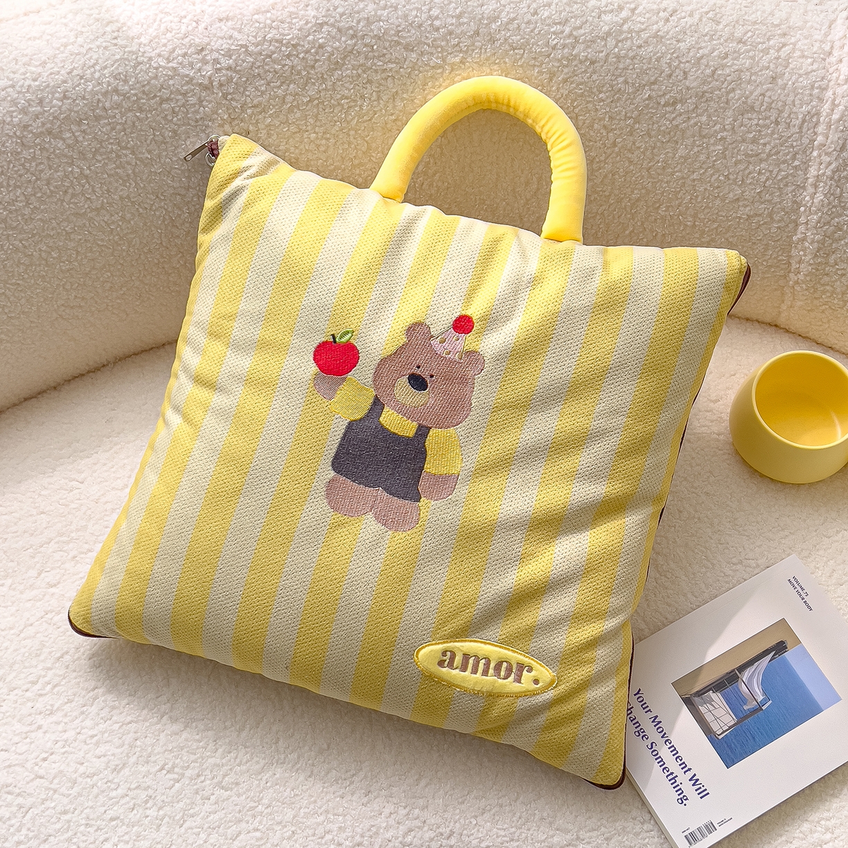 91家纺网 家纺一手货源 找家纺 诺可 2025新款可爱小熊刺绣抱枕被 小熊-黄