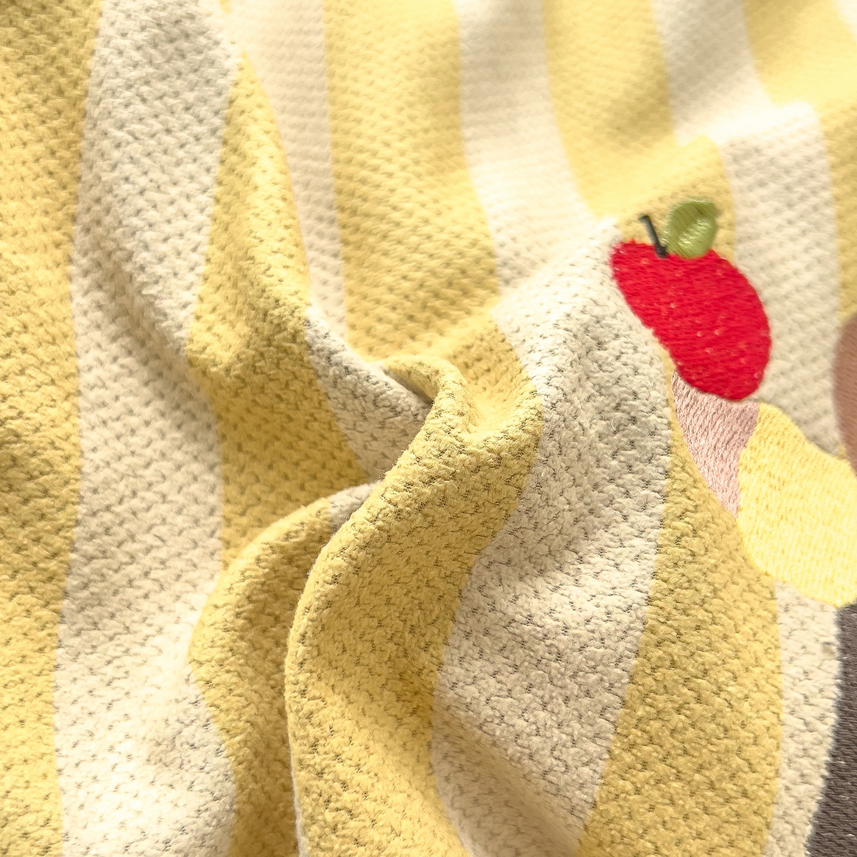 91家纺网 家纺一手货源 找家纺 诺可 2025新款可爱小熊刺绣抱枕被 小熊-黄