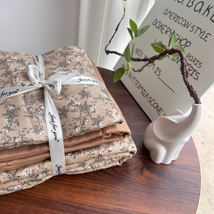 91家纺网 家纺一手货源 找家纺 爱思佳 2024新款A类母婴全棉双层纱印花四件套直播热卖系列-系列二 美式