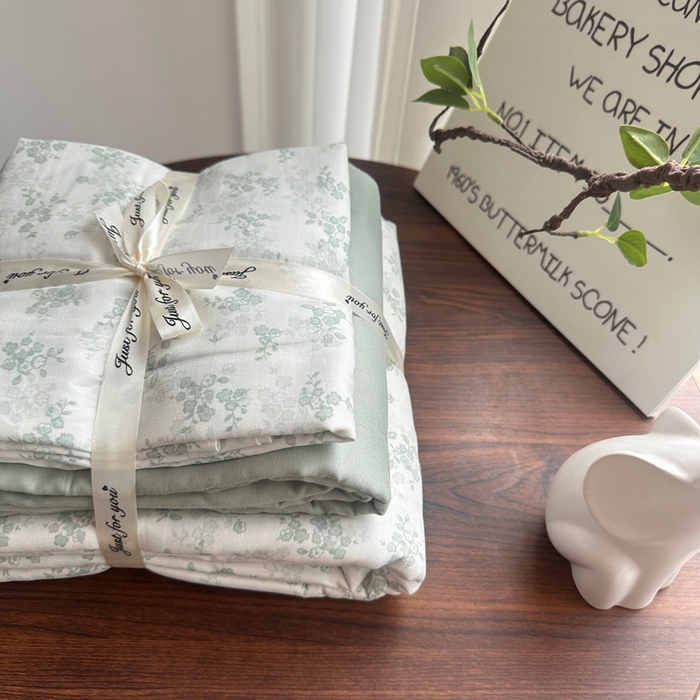 91家纺网 家纺一手货源 找家纺 爱思佳 2024新款A类母婴全棉双层纱印花四件套直播热卖系列-系列二 暮光森林