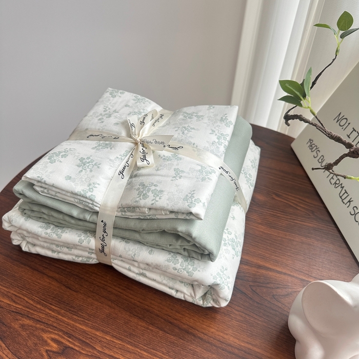 91家纺网 家纺一手货源 找家纺 爱思佳 2024新款A类母婴全棉双层纱印花四件套直播热卖系列-系列二 暮光森林