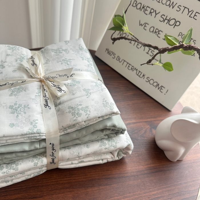 91家纺网 家纺一手货源 找家纺 爱思佳 2024新款A类母婴全棉双层纱印花四件套直播热卖系列-系列二 暮光森林