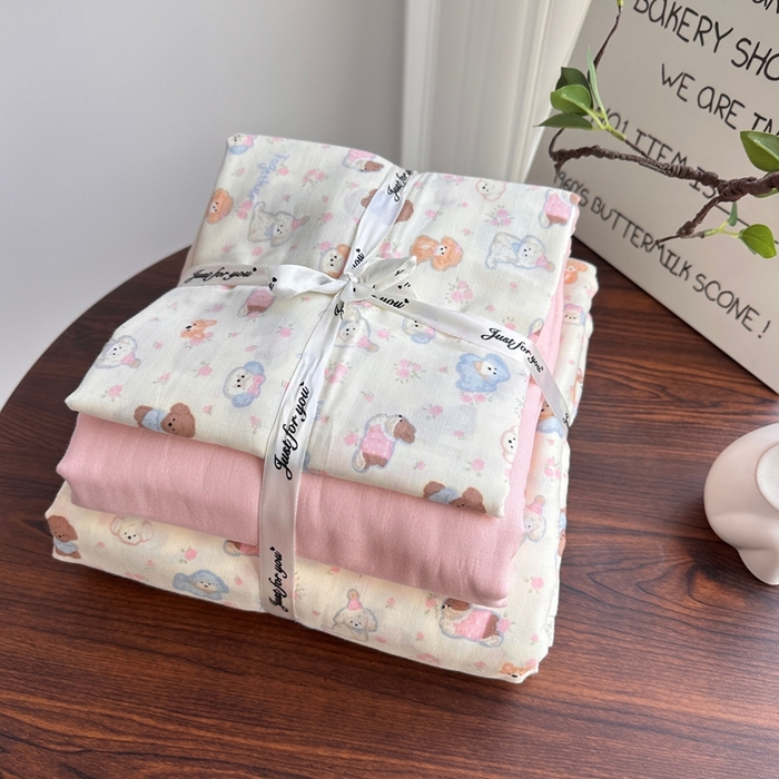 91家纺网 家纺一手货源 找家纺 爱思佳 2024新款A类母婴全棉双层纱印花四件套直播热卖系列-系列二 奶芙狗-粉床单