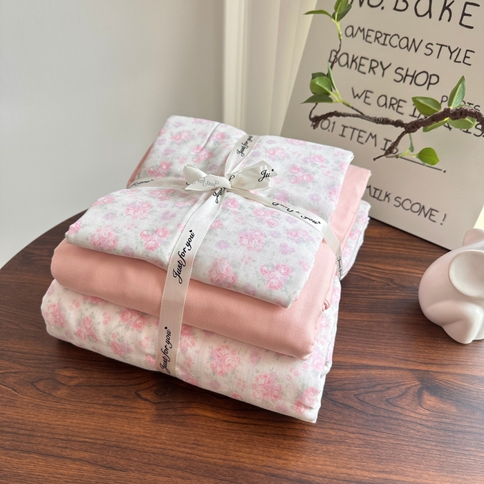 91家纺网 家纺一手货源 找家纺 爱思佳 2024新款A类母婴全棉双层纱印花四件套直播热卖系列-系列二 蔷薇