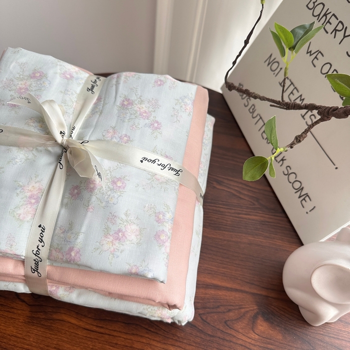 91家纺网 家纺一手货源 找家纺 爱思佳 2024新款A类母婴全棉双层纱印花四件套直播热卖系列-系列二 天真蓝