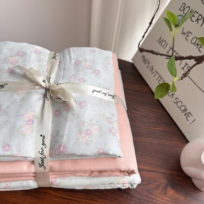 91家纺网 家纺一手货源 找家纺 爱思佳 2024新款A类母婴全棉双层纱印花四件套直播热卖系列-系列二 天真蓝