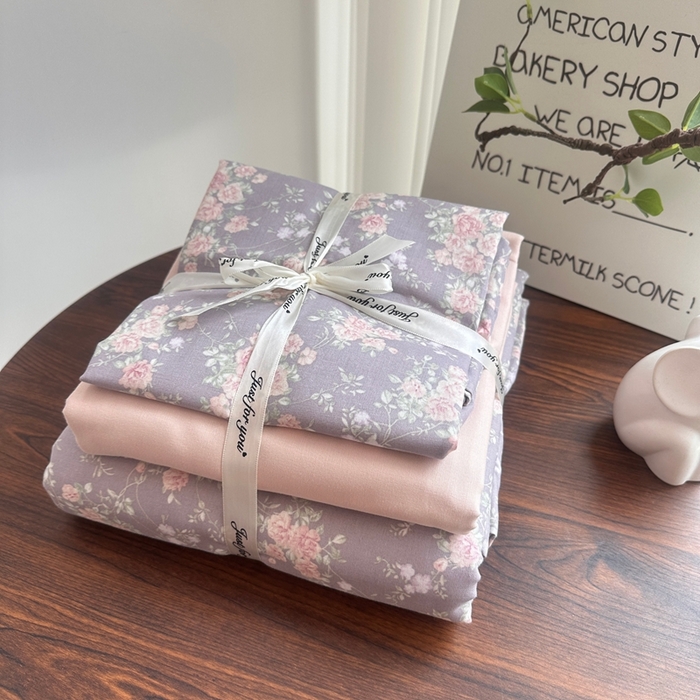 91家纺网 家纺一手货源 找家纺 爱思佳 2024新款A类母婴全棉双层纱印花四件套直播热卖系列-系列二 屋顶花园-紫