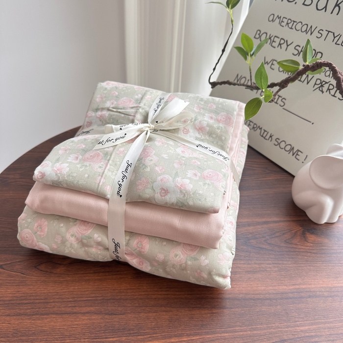 91家纺网 家纺一手货源 找家纺 爱思佳 2024新款A类母婴全棉双层纱印花四件套直播热卖系列-系列二 无尽夏