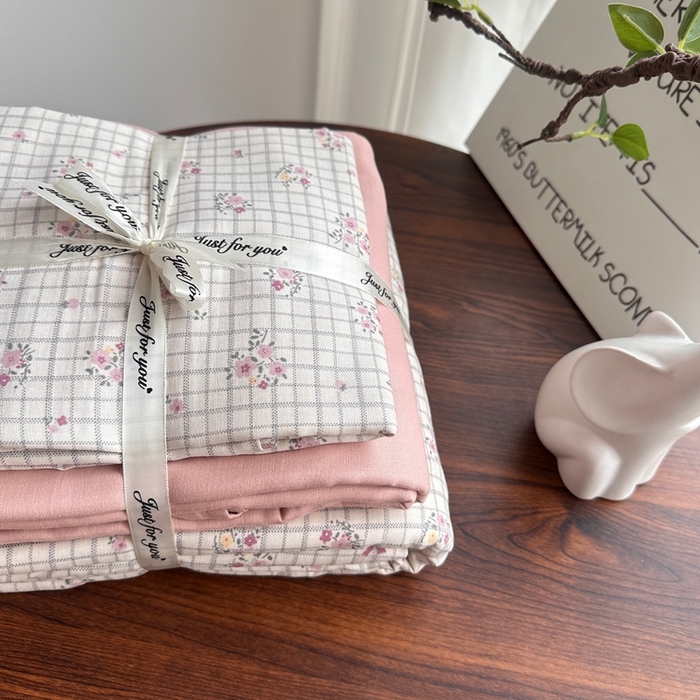 91家纺网 家纺一手货源 找家纺 爱思佳 2024新款A类母婴全棉双层纱印花四件套直播热卖系列-系列二 小确幸-粉