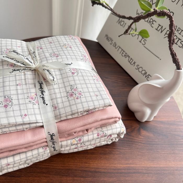 91家纺网 家纺一手货源 找家纺 爱思佳 2024新款A类母婴全棉双层纱印花四件套直播热卖系列-系列二 小确幸-粉