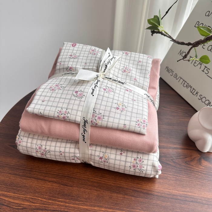 91家纺网 家纺一手货源 找家纺 爱思佳 2024新款A类母婴全棉双层纱印花四件套直播热卖系列-系列二 小确幸-粉