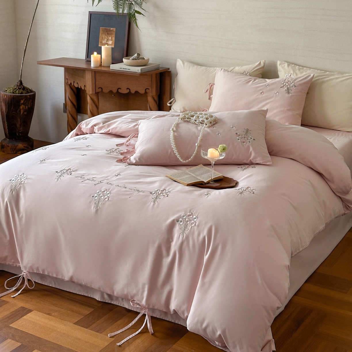 91家纺网 家纺一手货源 找家纺 （总）FORTWO家纺原创设计（FOR TWO家纺） 2025新款全棉纯棉纯色磨毛绣花系带款四件套-栀子花信