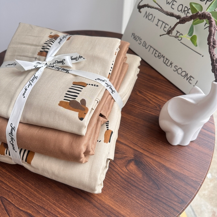 91家纺网 家纺一手货源 找家纺 爱思佳 2024新款A类母婴全棉双层纱印花四件套直播热卖系列-系列二 修修狗