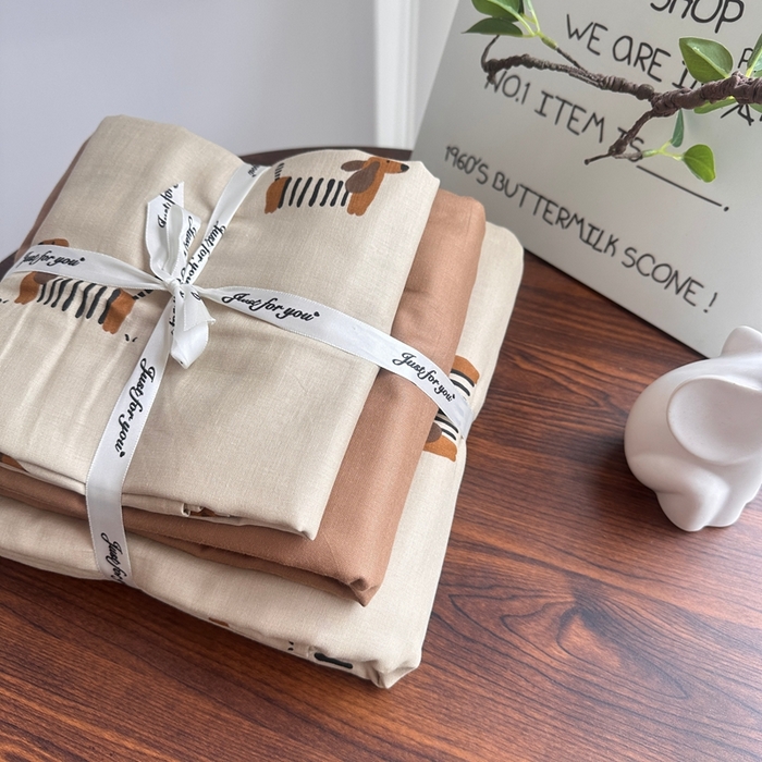 91家纺网 家纺一手货源 找家纺 爱思佳 2024新款A类母婴全棉双层纱印花四件套直播热卖系列-系列二 修修狗