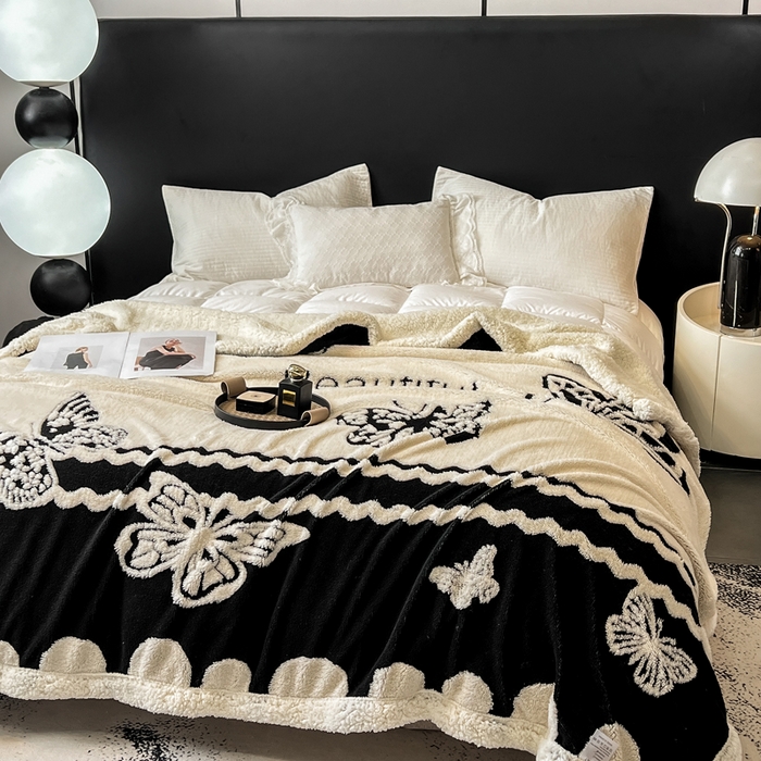 91家纺网 家纺一手货源 找家纺 美洲琳 2025新款羊羔绒复合简约现代休闲毯 蝴蝶