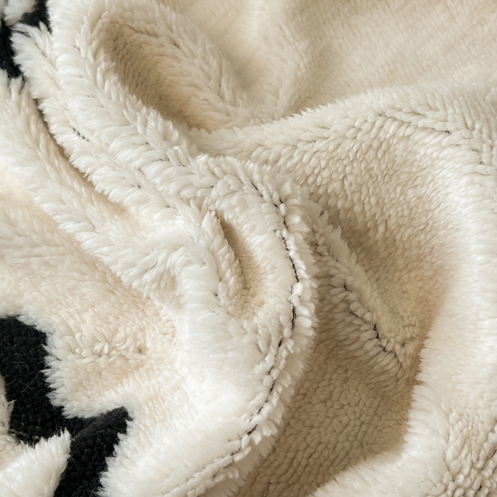 91家纺网 家纺一手货源 找家纺 美洲琳 2025新款羊羔绒复合简约现代休闲毯 蝴蝶