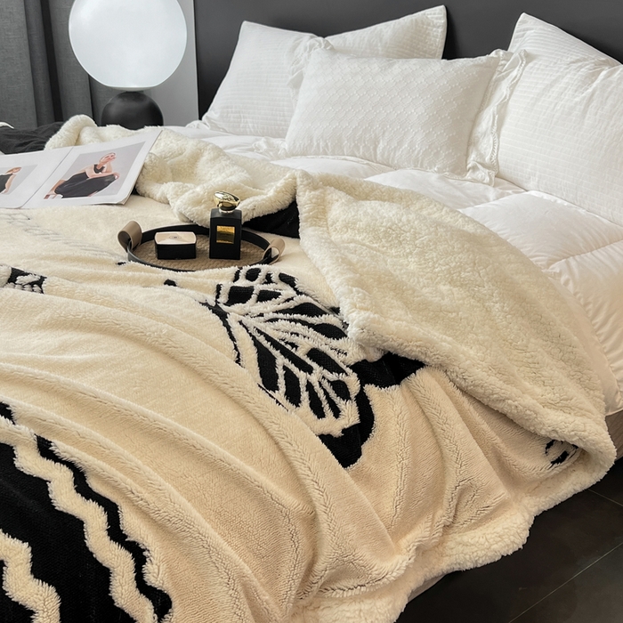 91家纺网 家纺一手货源 找家纺 美洲琳 2025新款羊羔绒复合简约现代休闲毯 蝴蝶