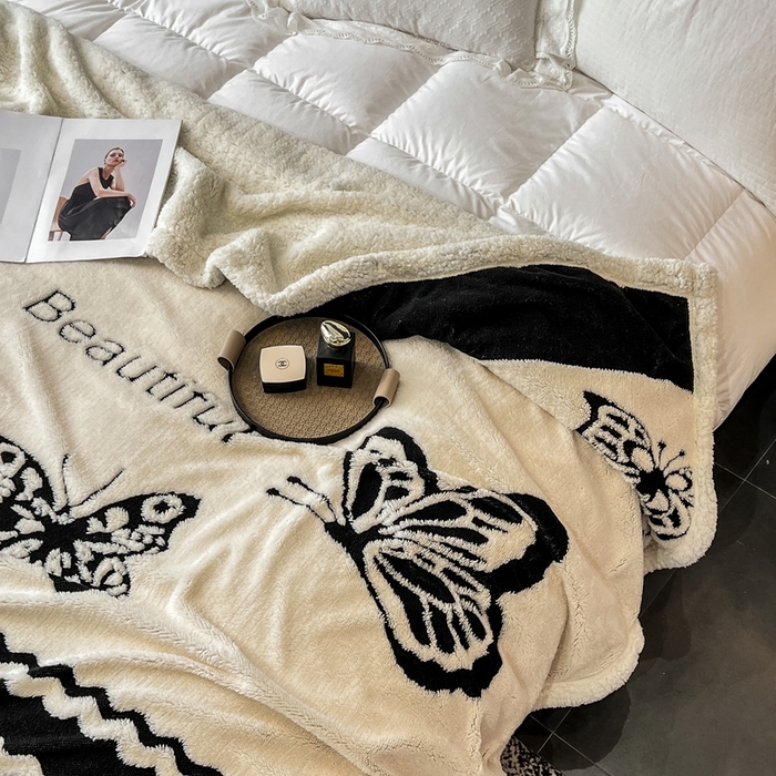 91家纺网 家纺一手货源 找家纺 美洲琳 2025新款羊羔绒复合简约现代休闲毯 蝴蝶