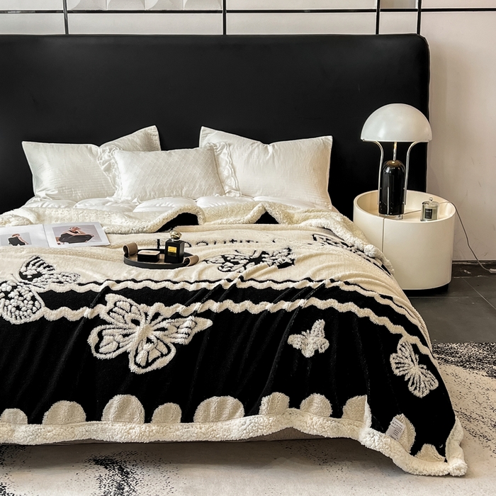 91家纺网 家纺一手货源 找家纺 美洲琳 2025新款羊羔绒复合简约现代休闲毯 蝴蝶