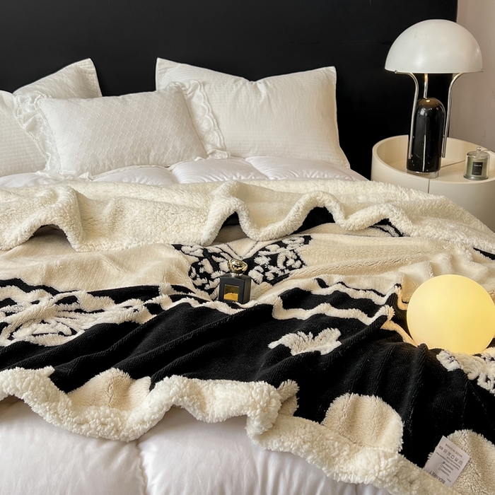 91家纺网 家纺一手货源 找家纺 美洲琳 2025新款羊羔绒复合简约现代休闲毯 蝴蝶