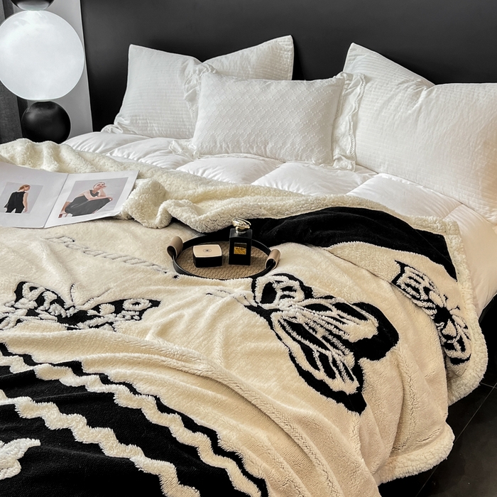 91家纺网 家纺一手货源 找家纺 美洲琳 2025新款羊羔绒复合简约现代休闲毯 蝴蝶