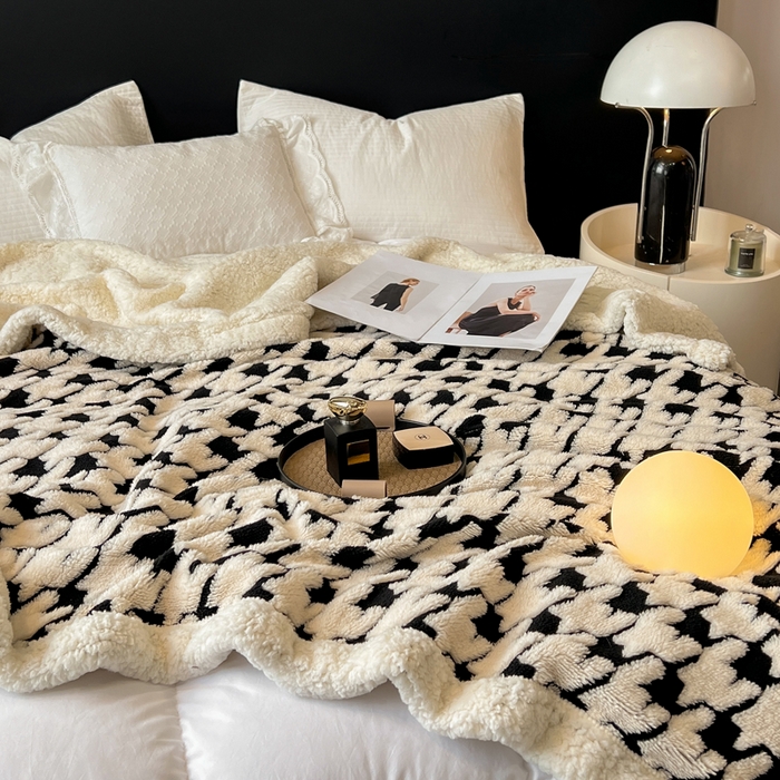 91家纺网 家纺一手货源 找家纺 美洲琳 2025新款羊羔绒复合简约现代休闲毯 千鸟格