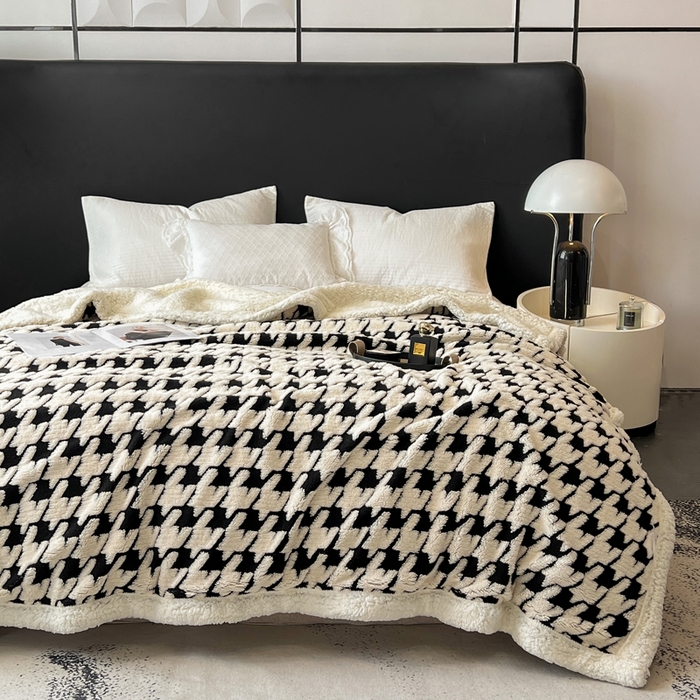 91家纺网 家纺一手货源 找家纺 美洲琳 2025新款羊羔绒复合简约现代休闲毯 千鸟格