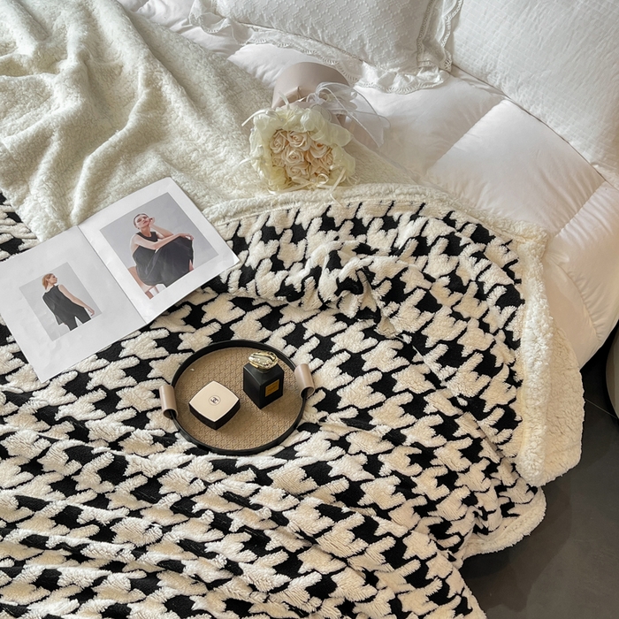 91家纺网 家纺一手货源 找家纺 美洲琳 2025新款羊羔绒复合简约现代休闲毯 千鸟格