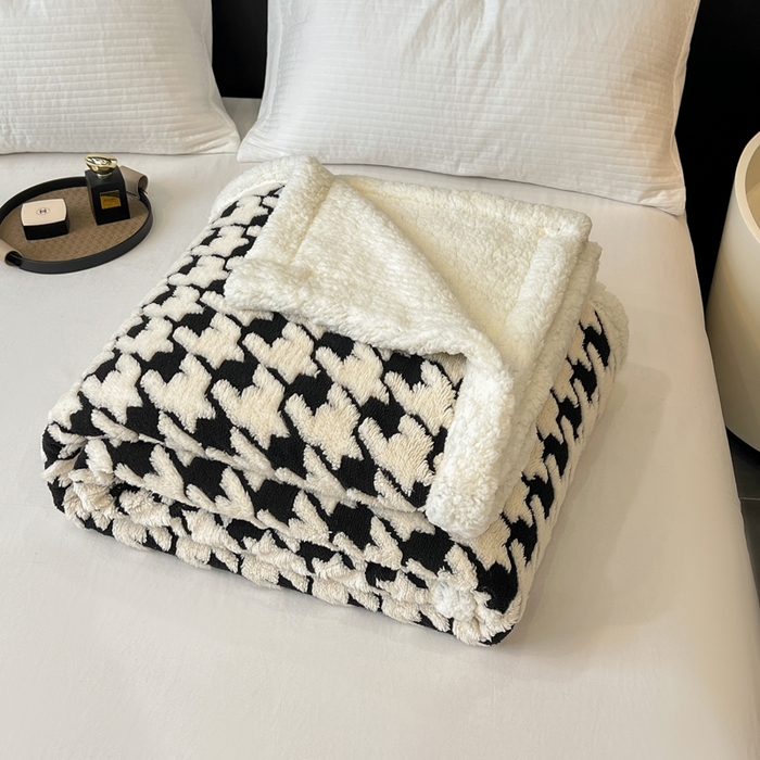 91家纺网 家纺一手货源 找家纺 美洲琳 2025新款羊羔绒复合简约现代休闲毯 千鸟格