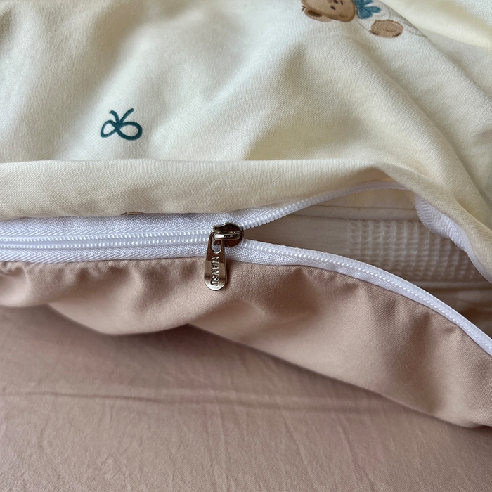 91家纺网 家纺一手货源 找家纺 原素 2025学生季专属双拼印花水洗棉双层纱四件套 奶茶熊