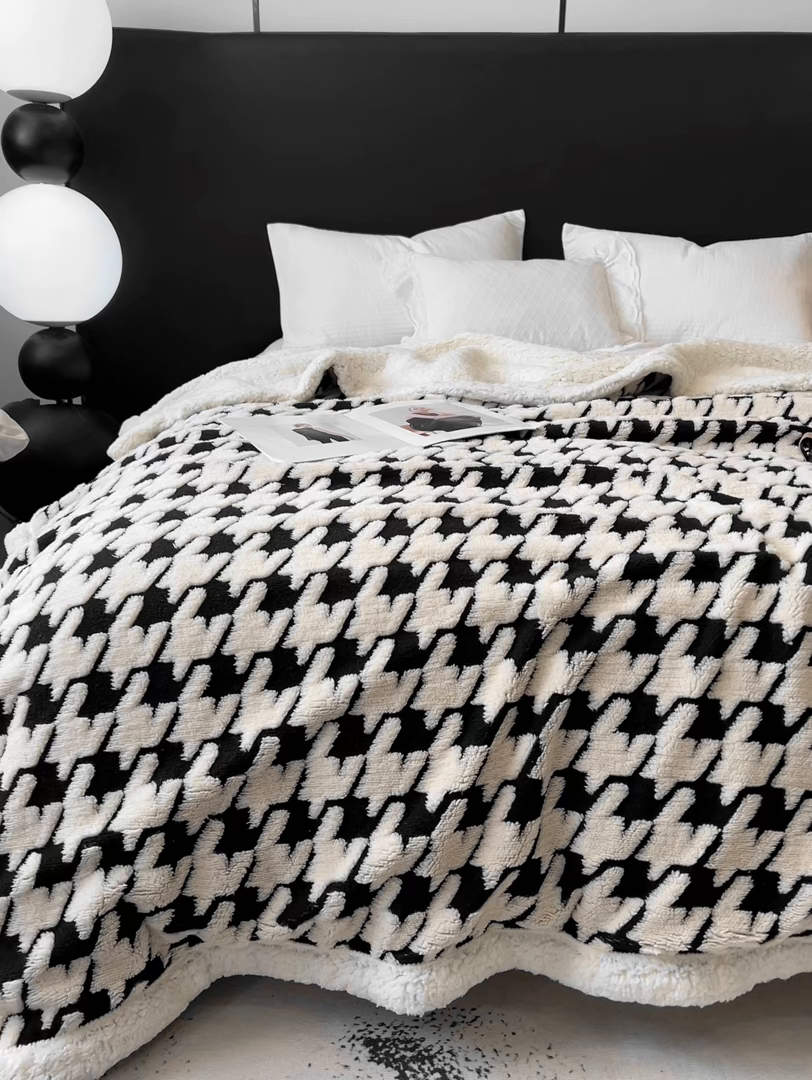 91家纺网 家纺一手货源 找家纺 美洲琳 2025新款羊羔绒复合简约现代休闲毯 千鸟格