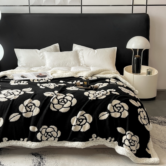 91家纺网 家纺一手货源 找家纺 美洲琳 2025新款羊羔绒复合简约现代休闲毯 山茶花