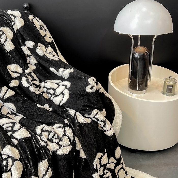 91家纺网 家纺一手货源 找家纺 美洲琳 2025新款羊羔绒复合简约现代休闲毯 山茶花