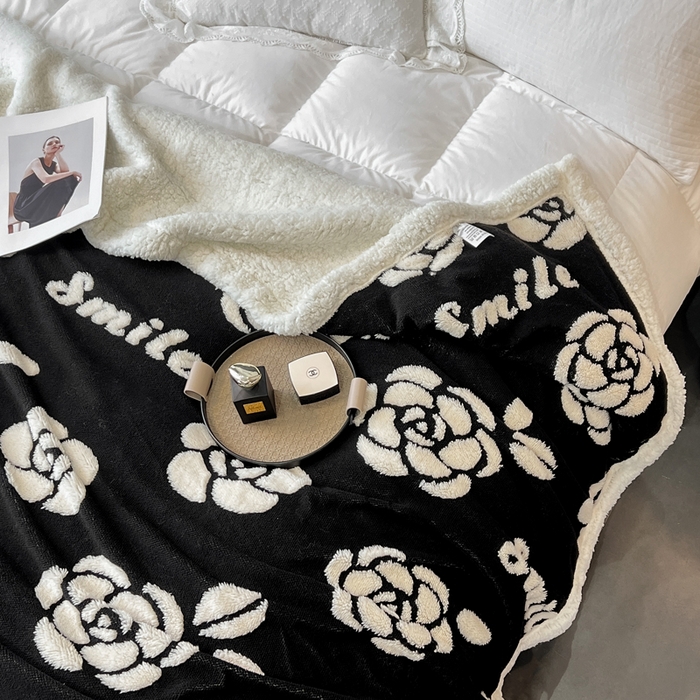 91家纺网 家纺一手货源 找家纺 美洲琳 2025新款羊羔绒复合简约现代休闲毯 山茶花