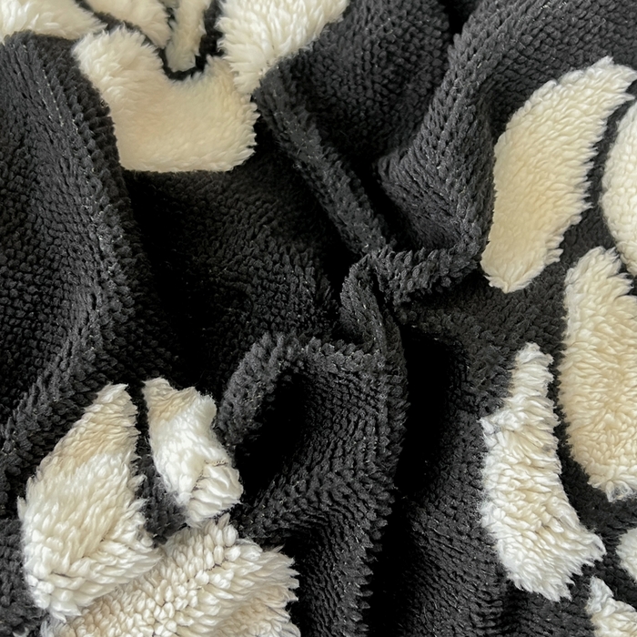 91家纺网 家纺一手货源 找家纺 美洲琳 2025新款羊羔绒复合简约现代休闲毯 山茶花