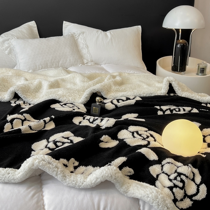 91家纺网 家纺一手货源 找家纺 美洲琳 2025新款羊羔绒复合简约现代休闲毯 山茶花