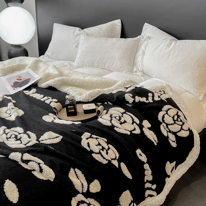 91家纺网 家纺一手货源 找家纺 美洲琳 2025新款羊羔绒复合简约现代休闲毯 山茶花