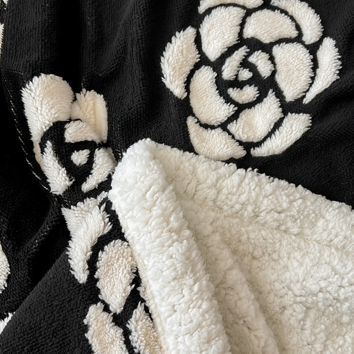 91家纺网 家纺一手货源 找家纺 美洲琳 2025新款羊羔绒复合简约现代休闲毯 山茶花