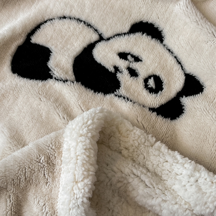 91家纺网 家纺一手货源 找家纺 美洲琳 2025新款羊羔绒复合简约现代休闲毯 熊猫