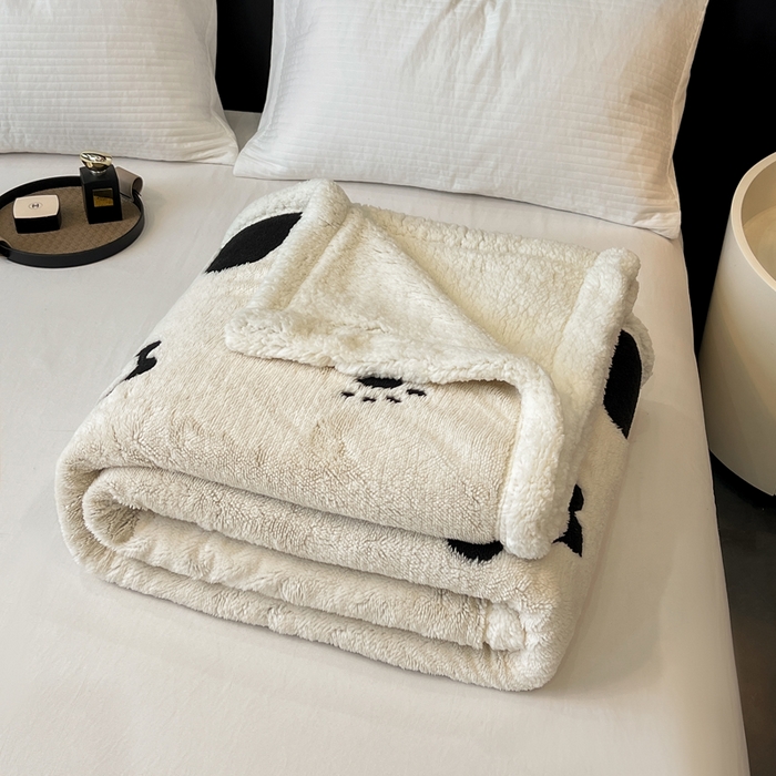91家纺网 家纺一手货源 找家纺 美洲琳 2025新款羊羔绒复合简约现代休闲毯 熊猫